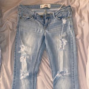 Distressed light wash hollister jeans